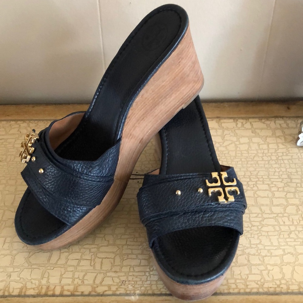 Navy heeled slides